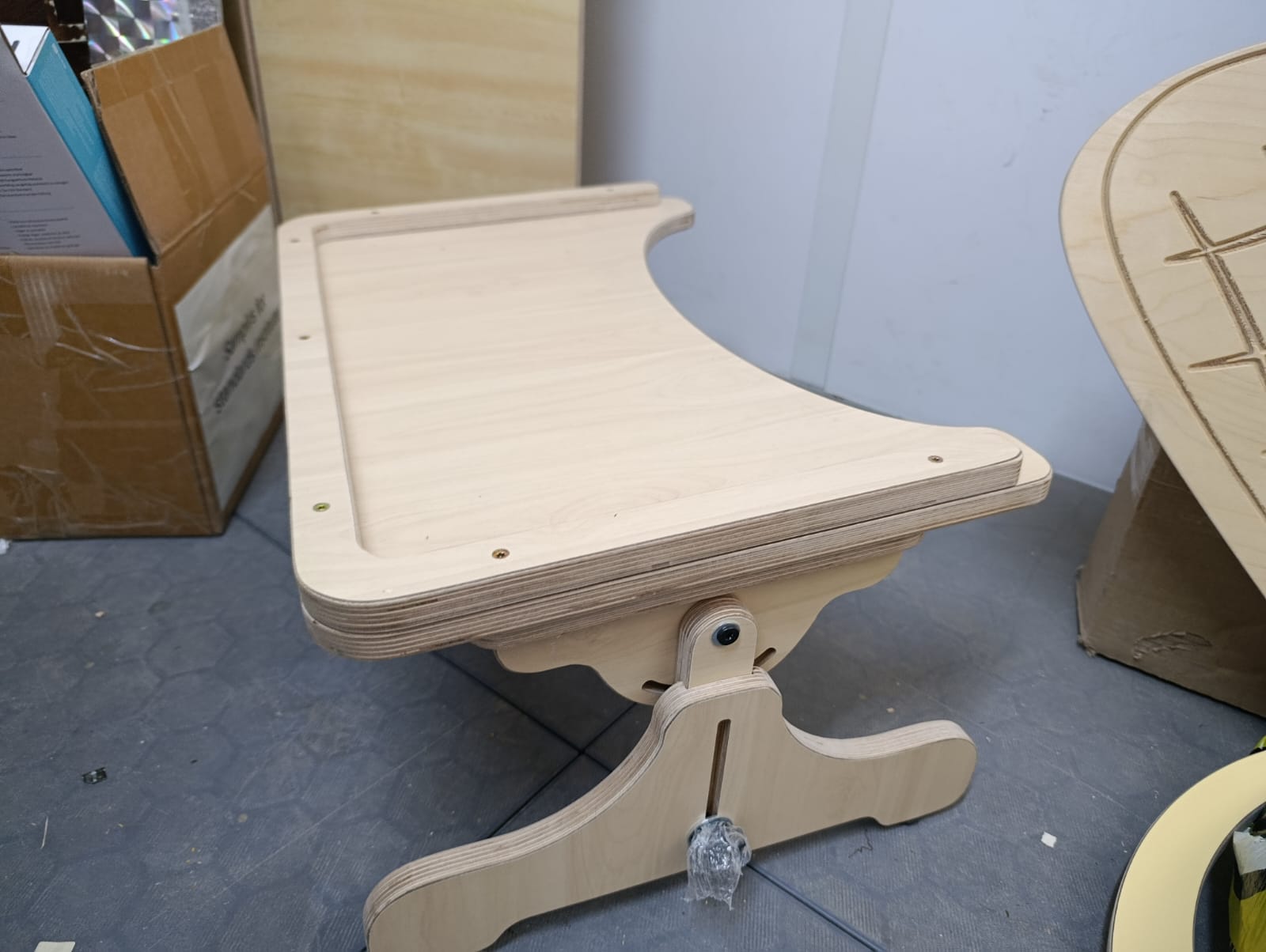 שולחן טילט - קלאס