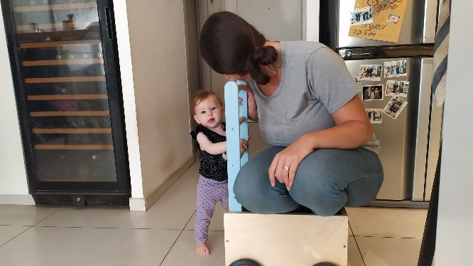 עגלת דחיפה לתרגול הליכה ויציבה