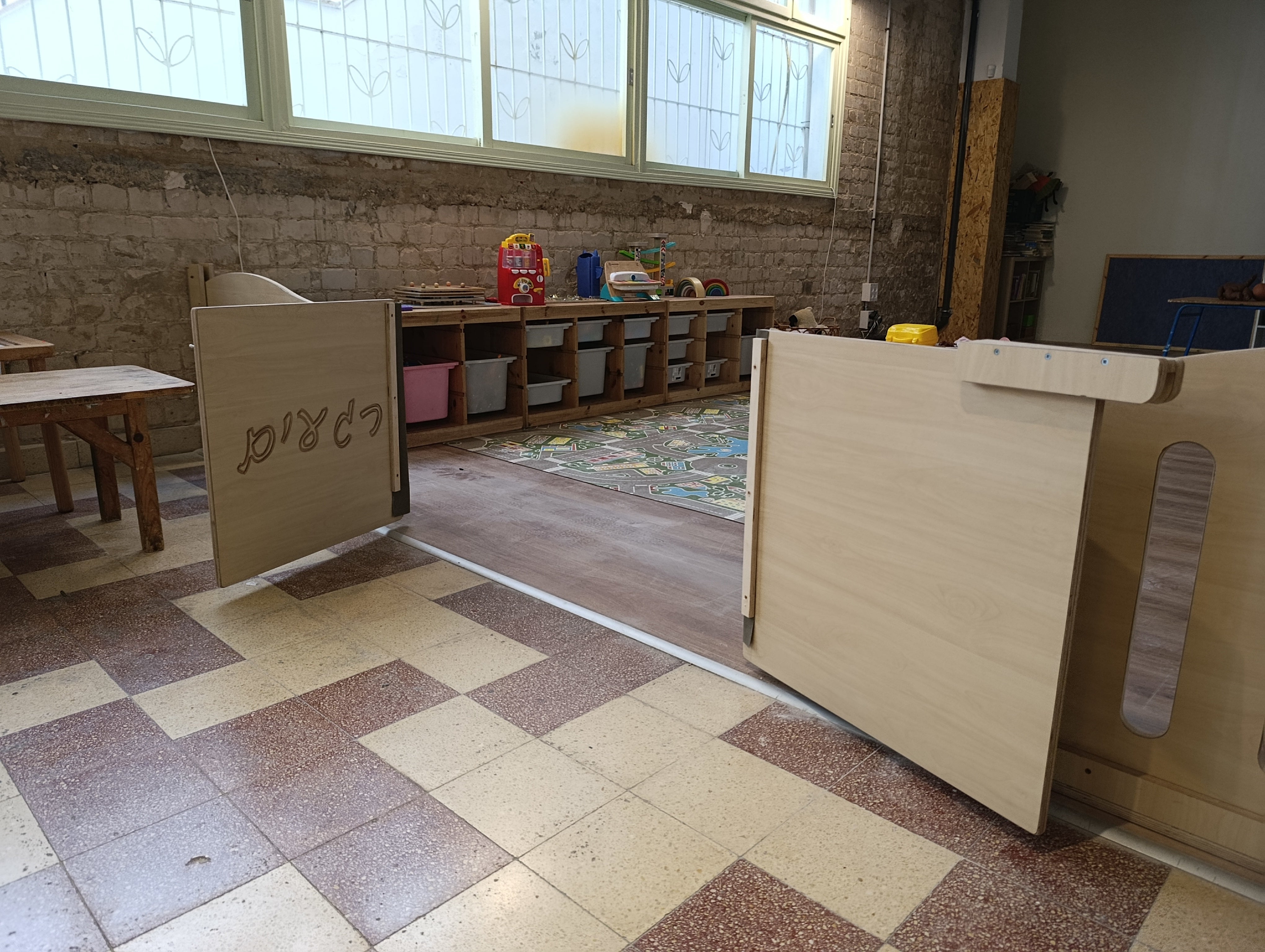 גדר עם שער בטיחות בהתאמה אישית