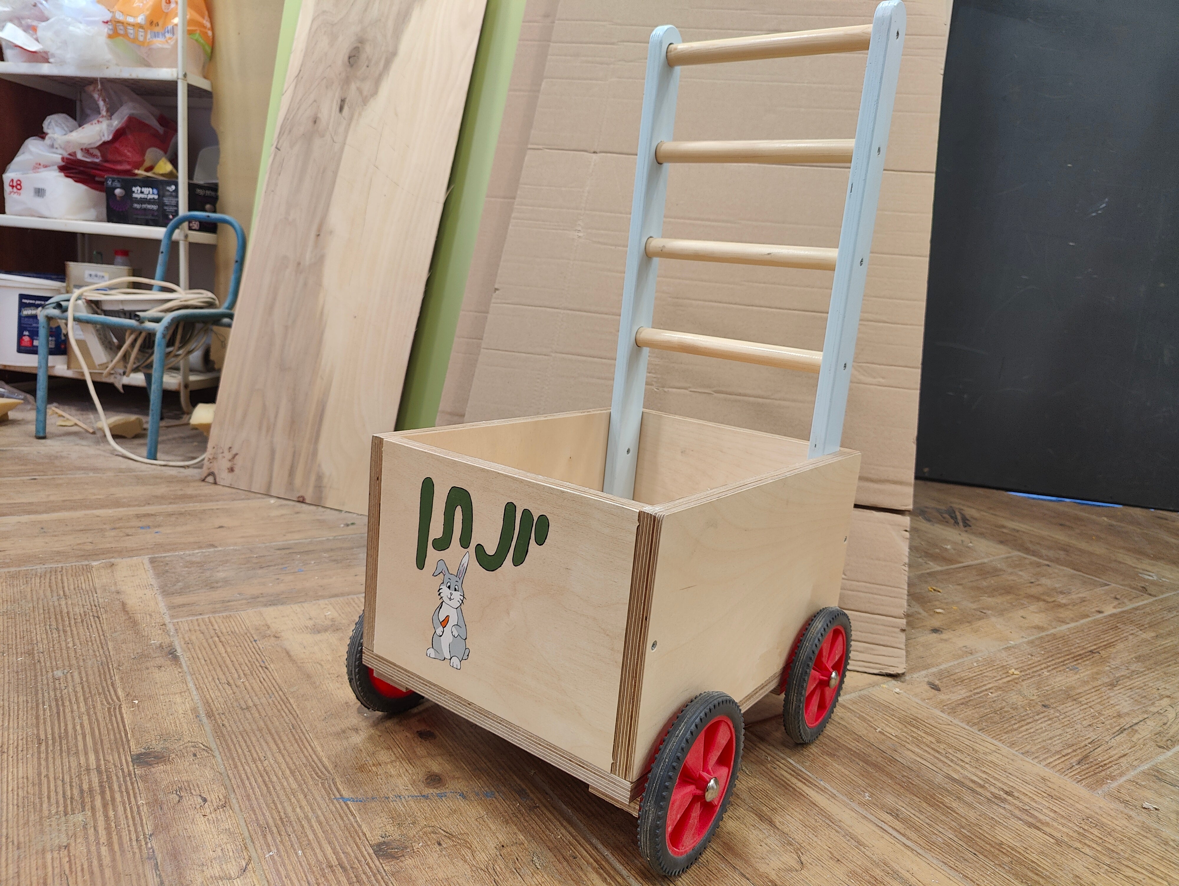 עגלת דחיפה לתרגול הליכה ויציבה