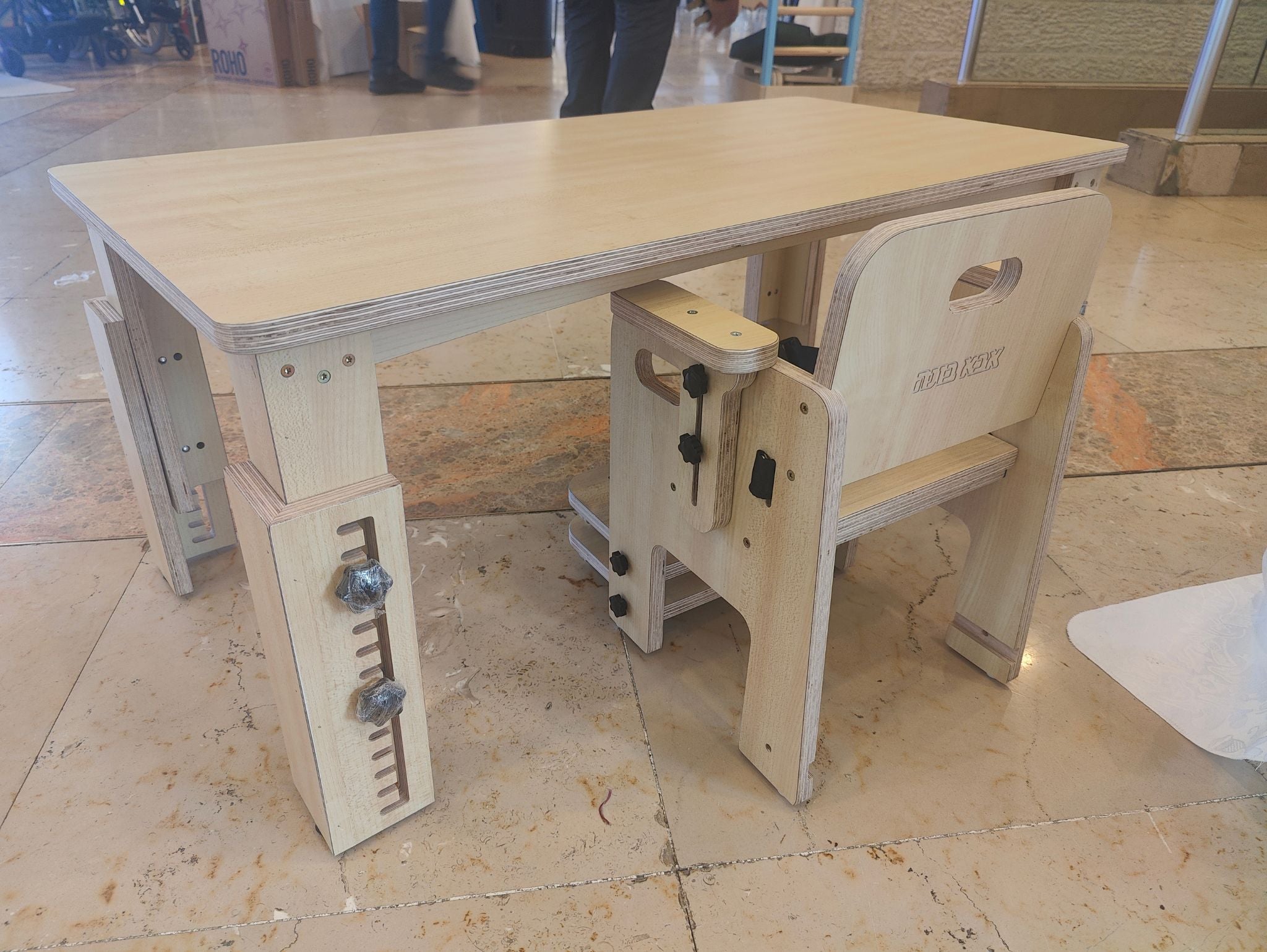 שולחן פרסה ילדים ונוער בהתאמה אישית