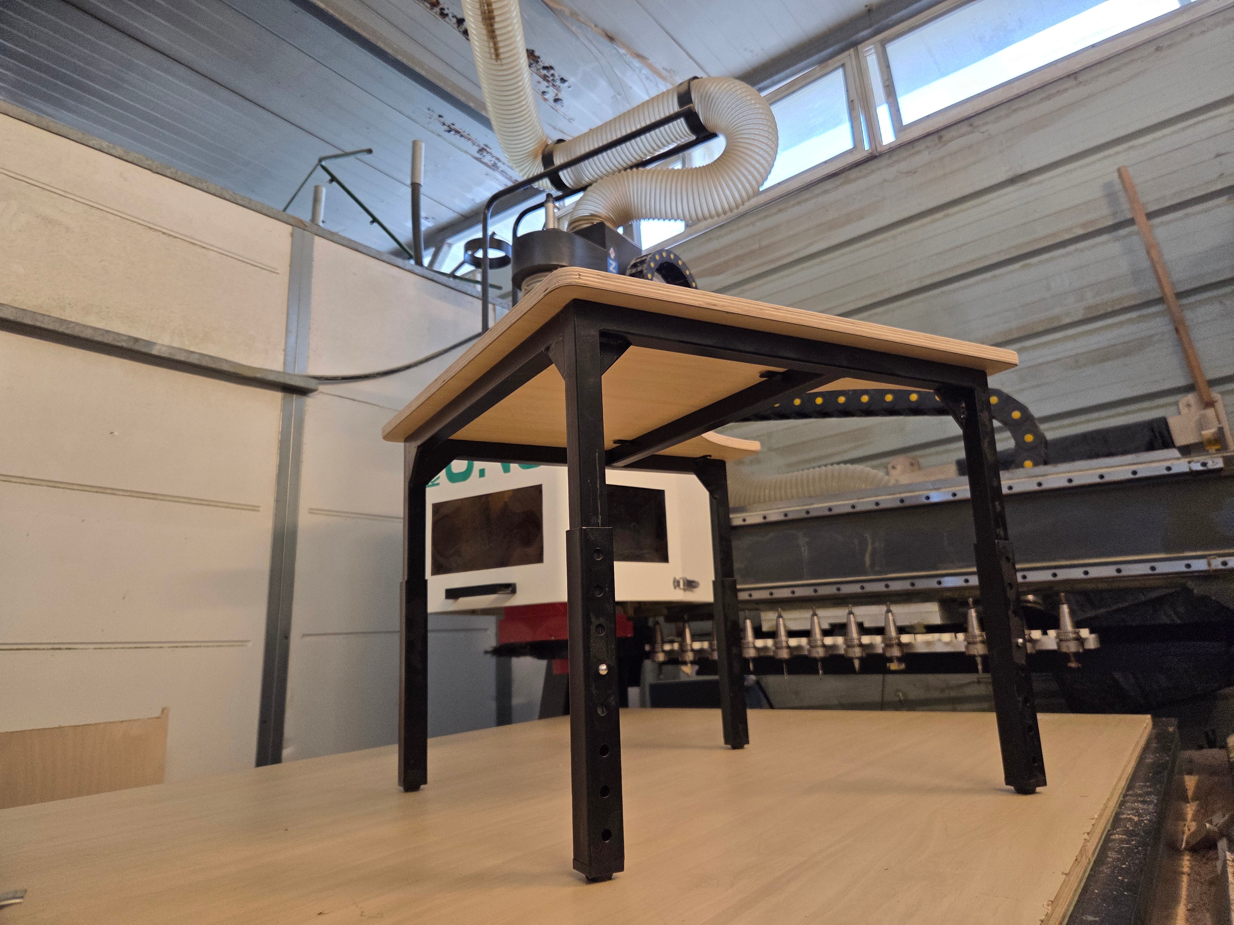 שולחן טלסקופי מתכוונן עם פרסה/פלטה לבחירה