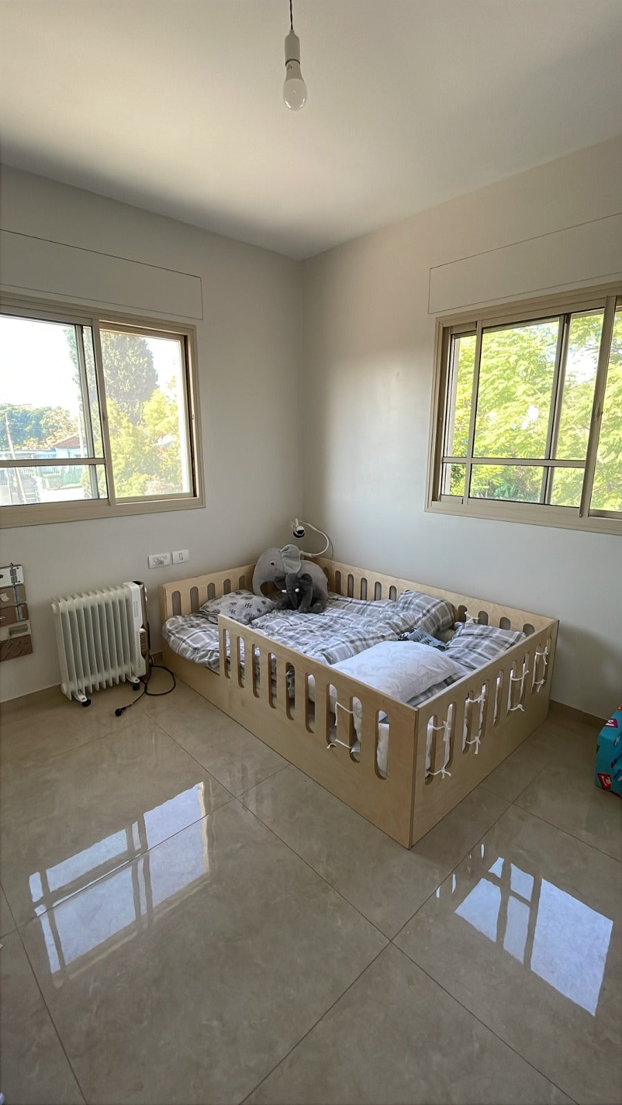 מיטת רצפה מגודרת - דגם הבית