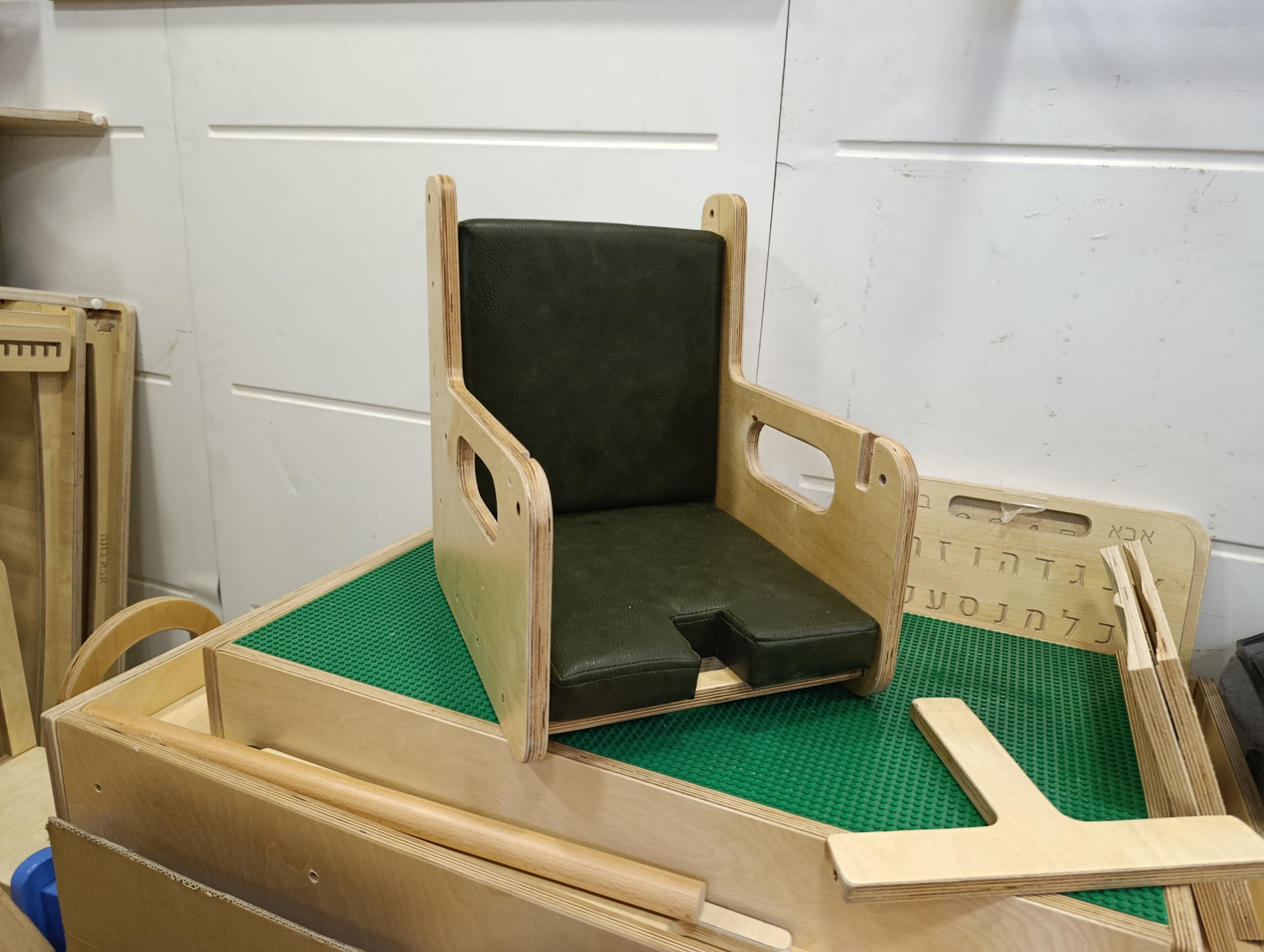 כיסא נדנדה מרופד לתליה