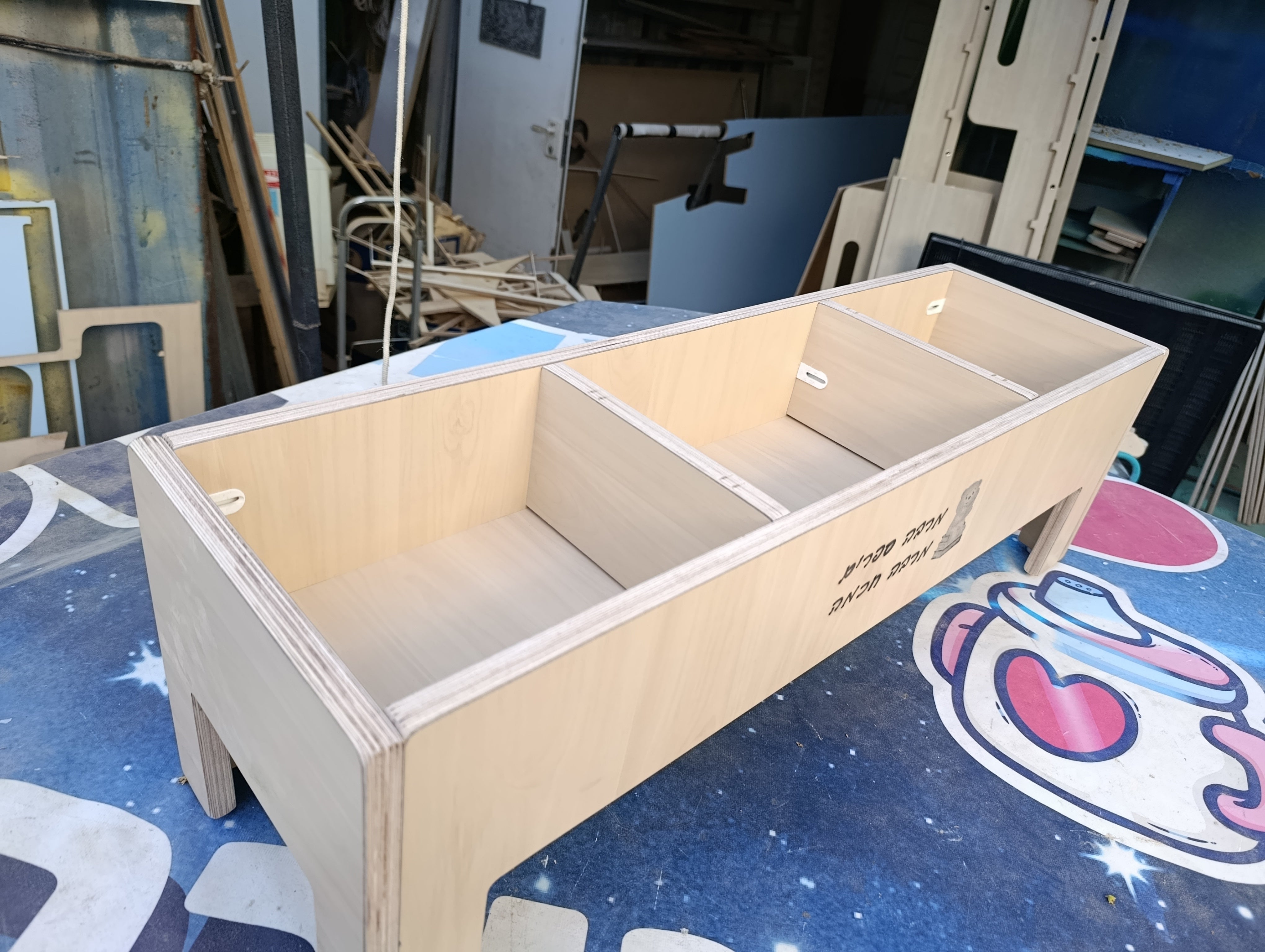 כוננית 3 תאים קלאסית