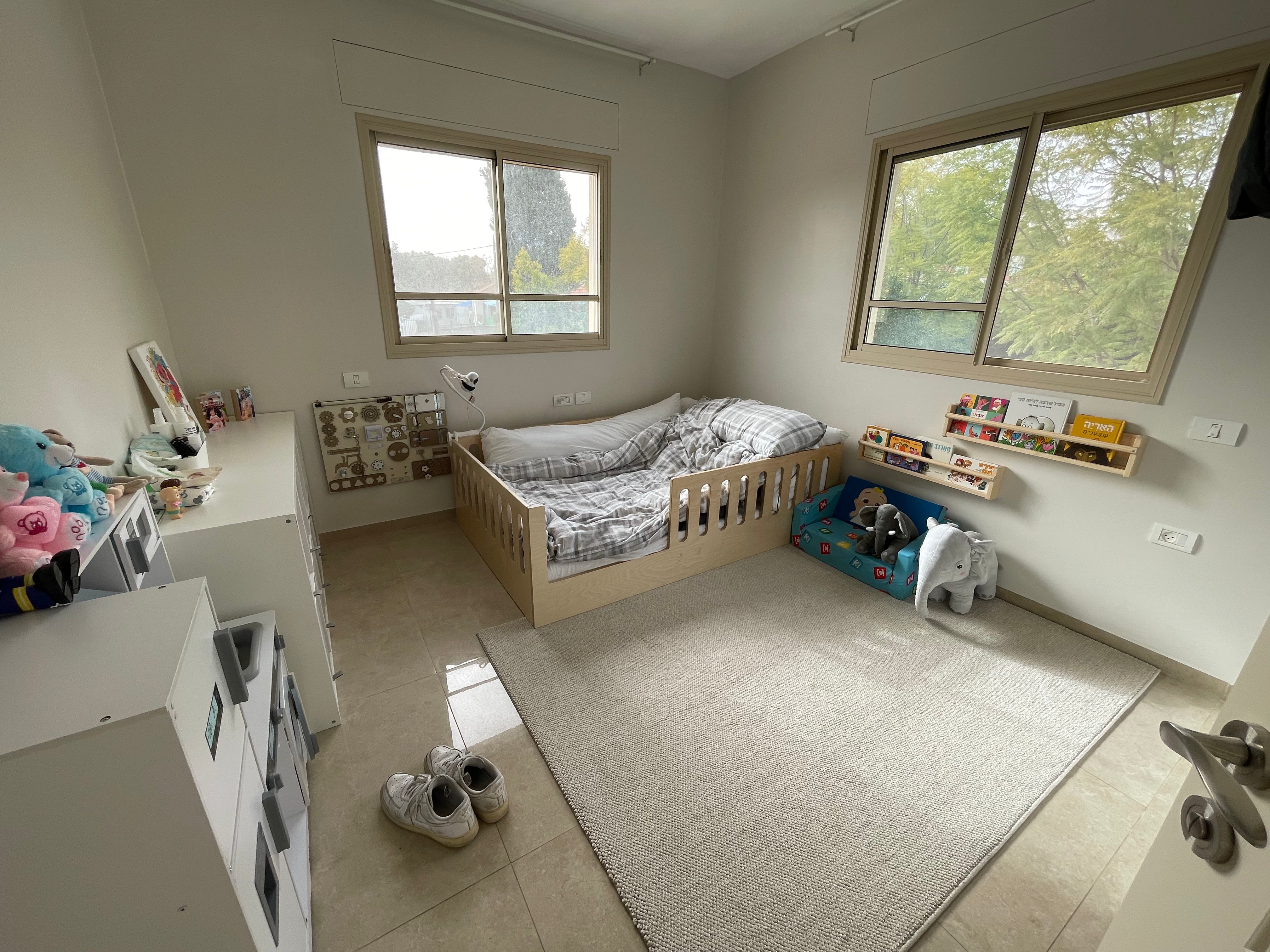 מיטת רצפה מגודרת - דגם הבית