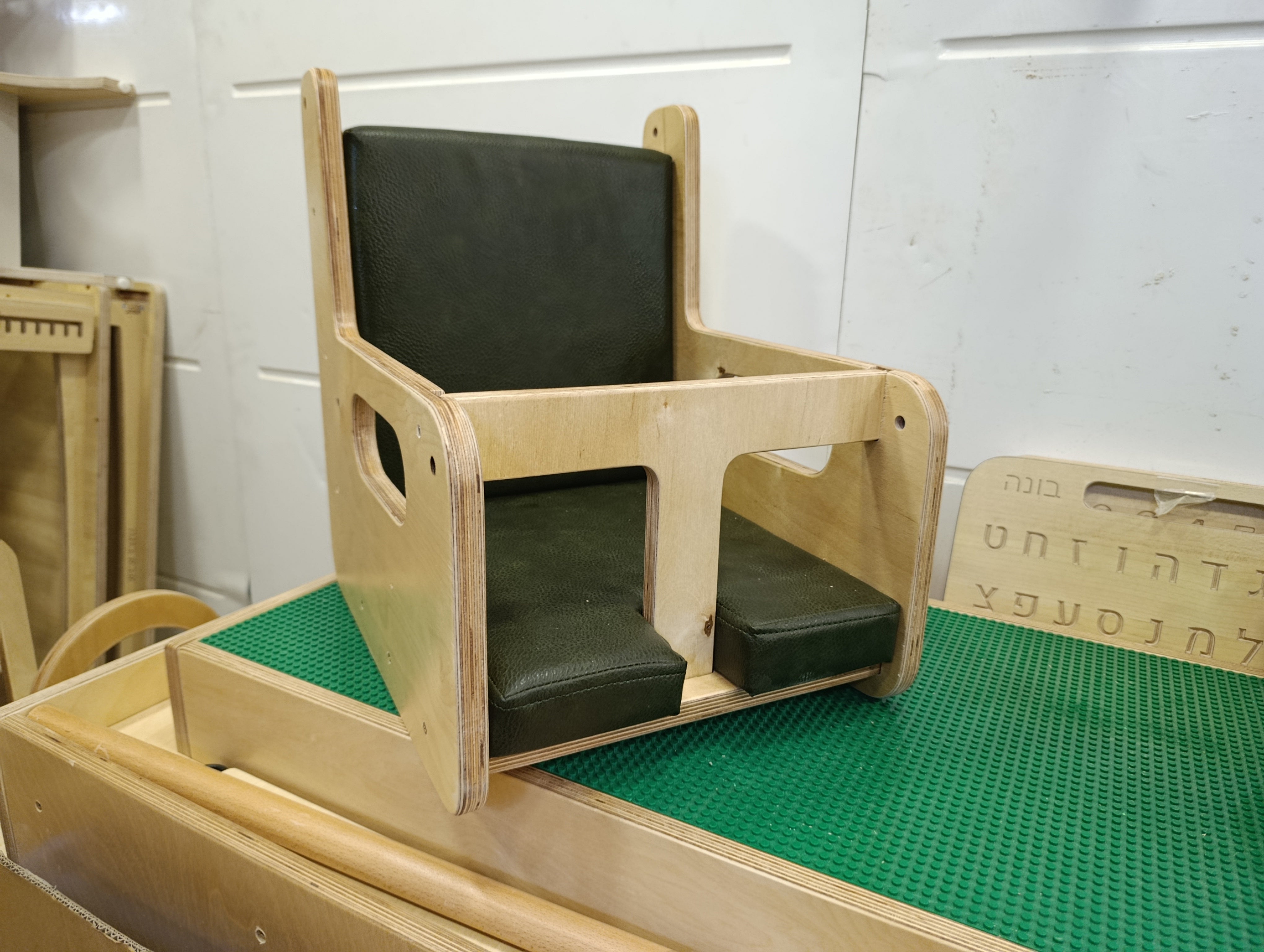 כיסא נדנדה מרופד לתליה