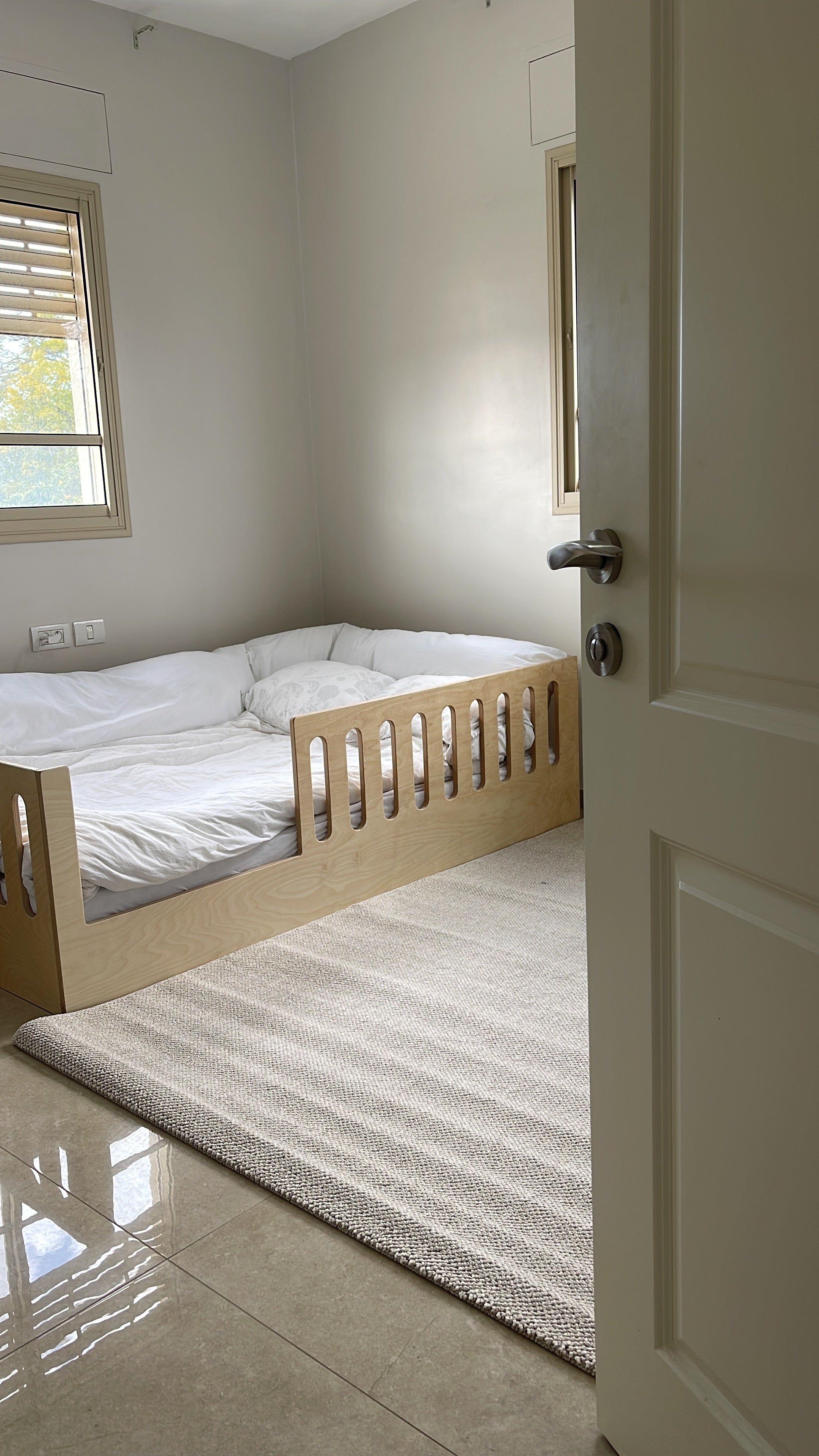 מיטת רצפה מגודרת - דגם הבית