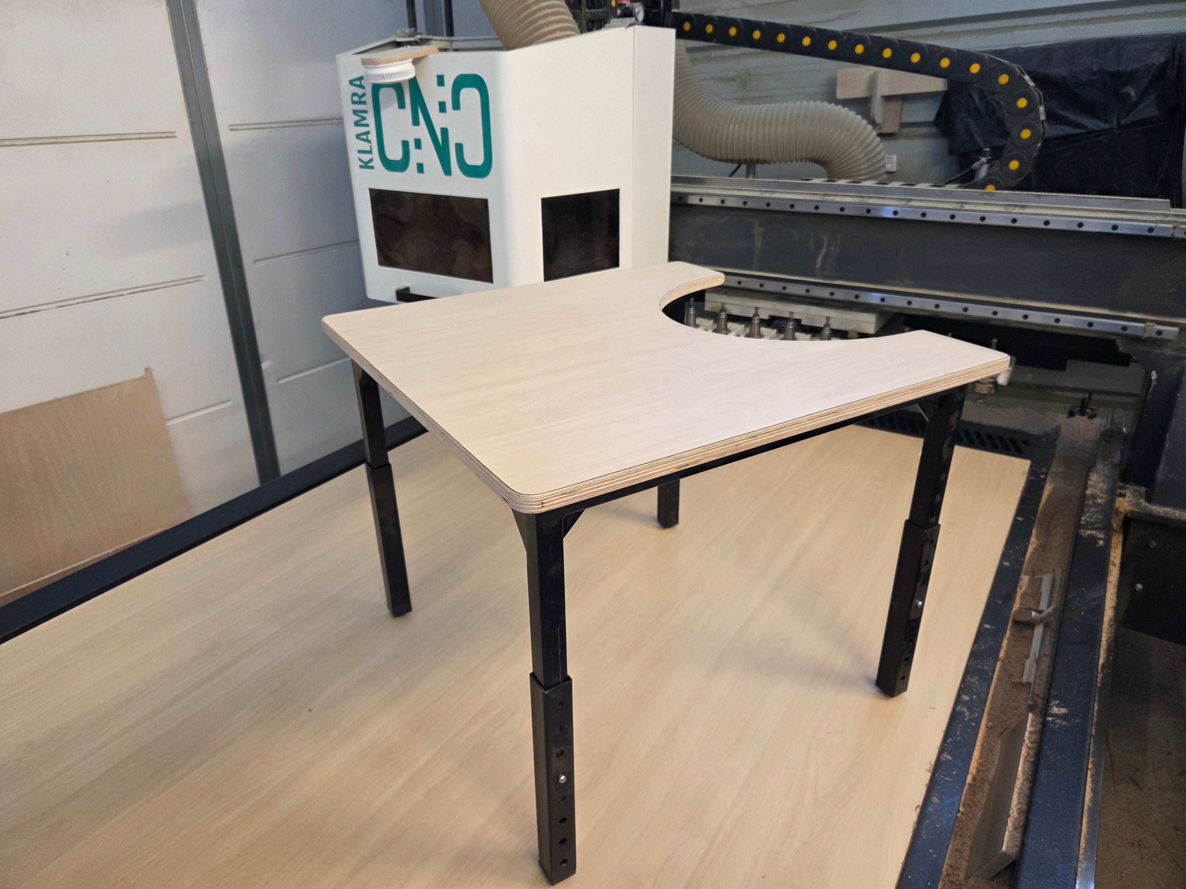 שולחן טלסקופי מתכוונן עם פרסה/פלטה לבחירה