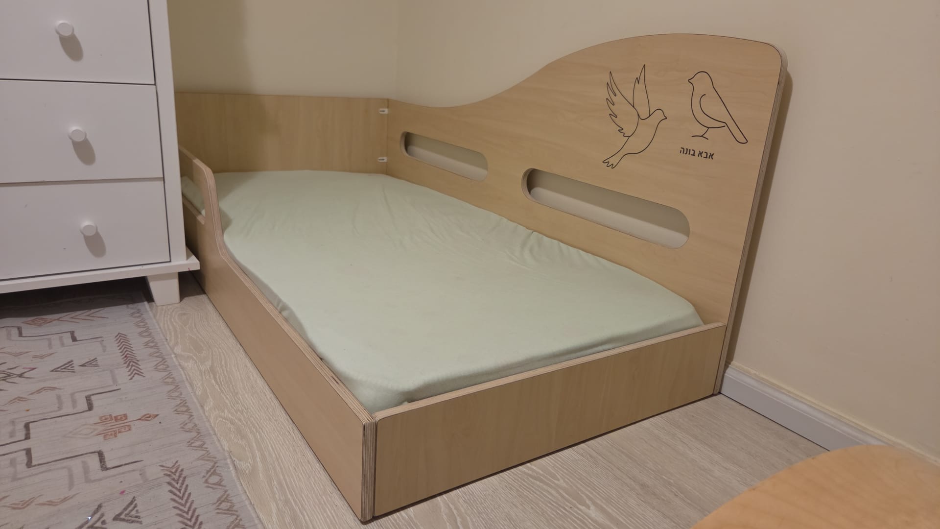 מיטת רצפה מונטסורית - דגם קן לציפור
