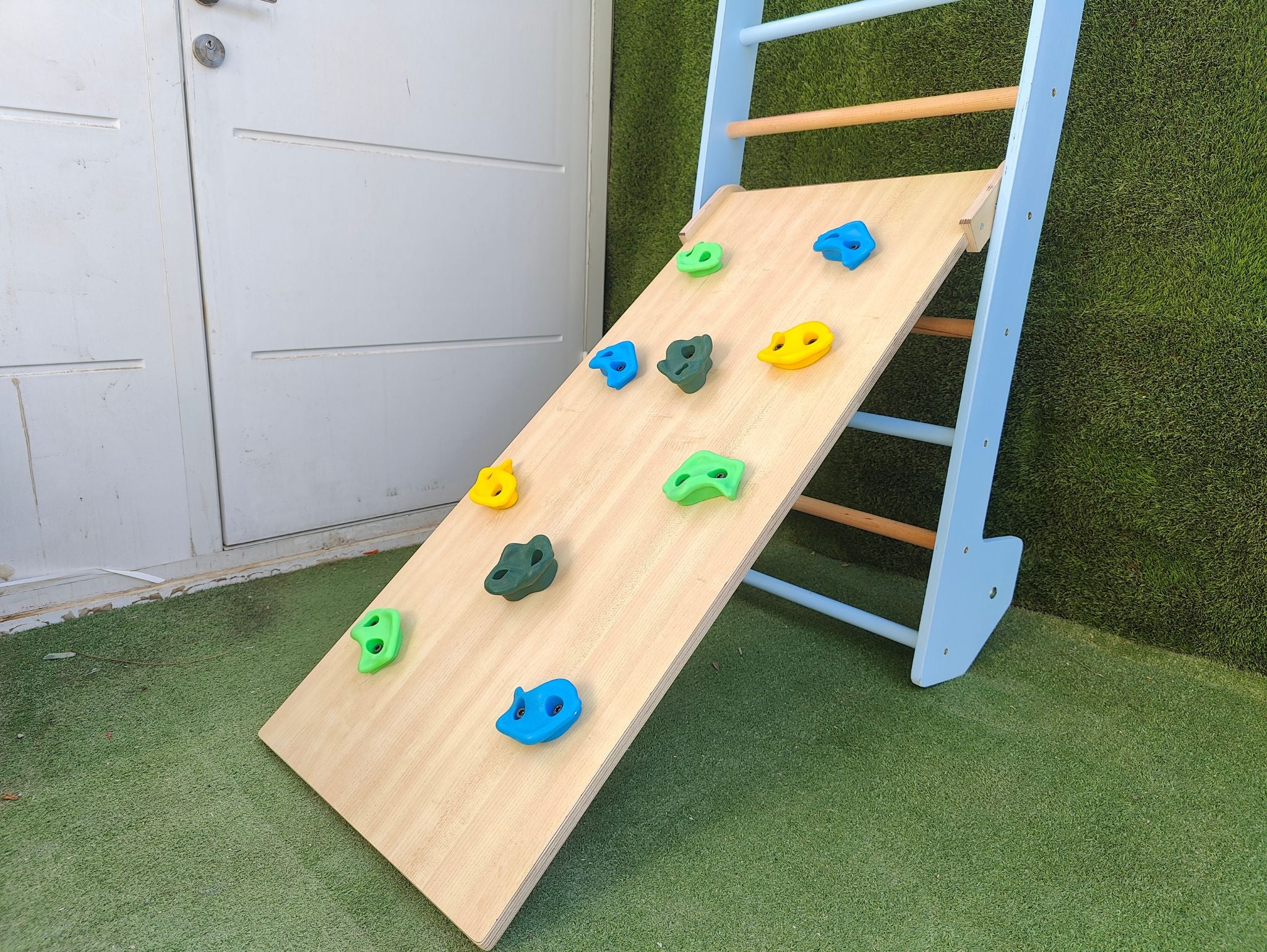 קיר טיפוס לסולם שוודי