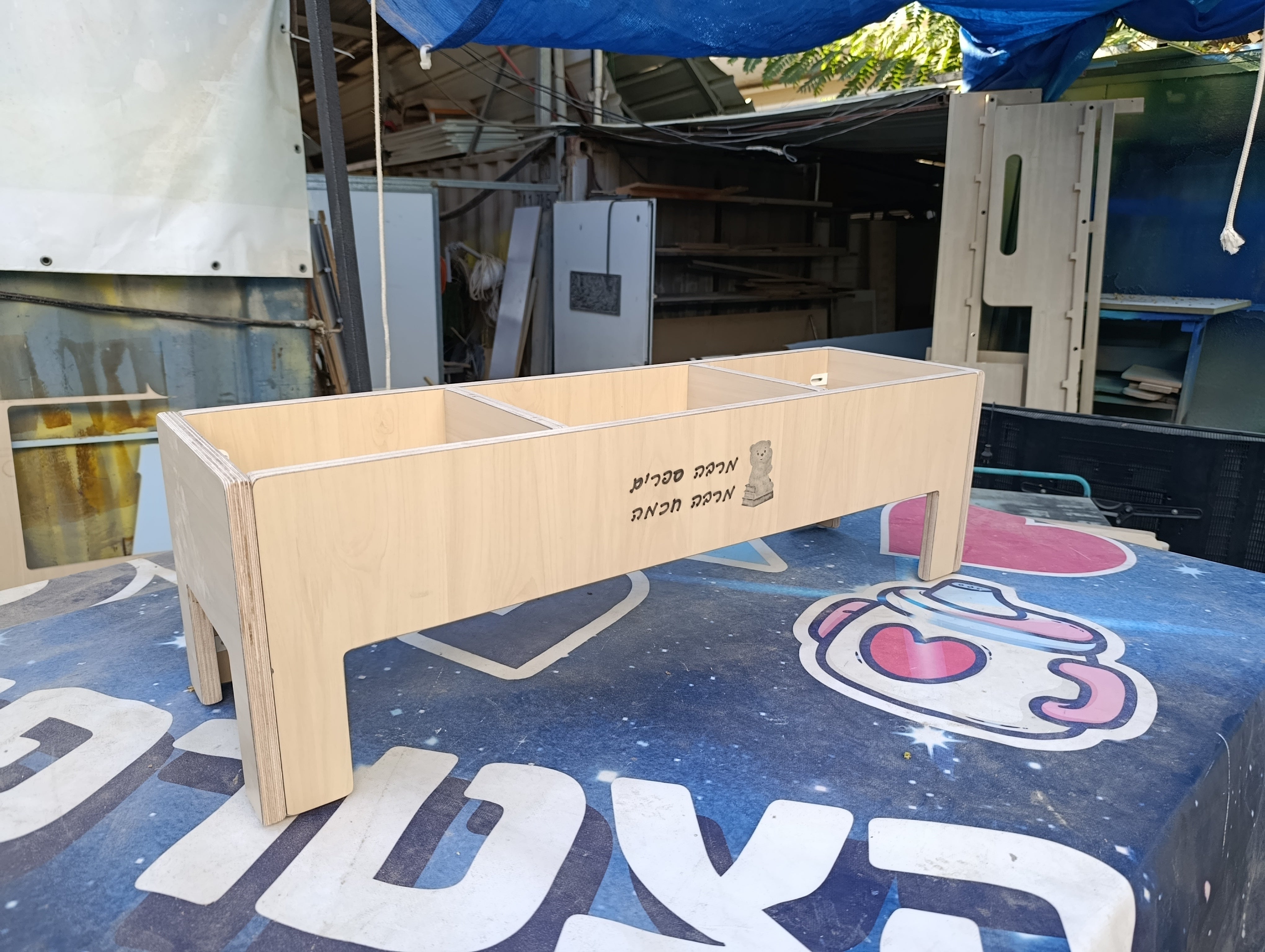 כוננית 3 תאים קלאסית