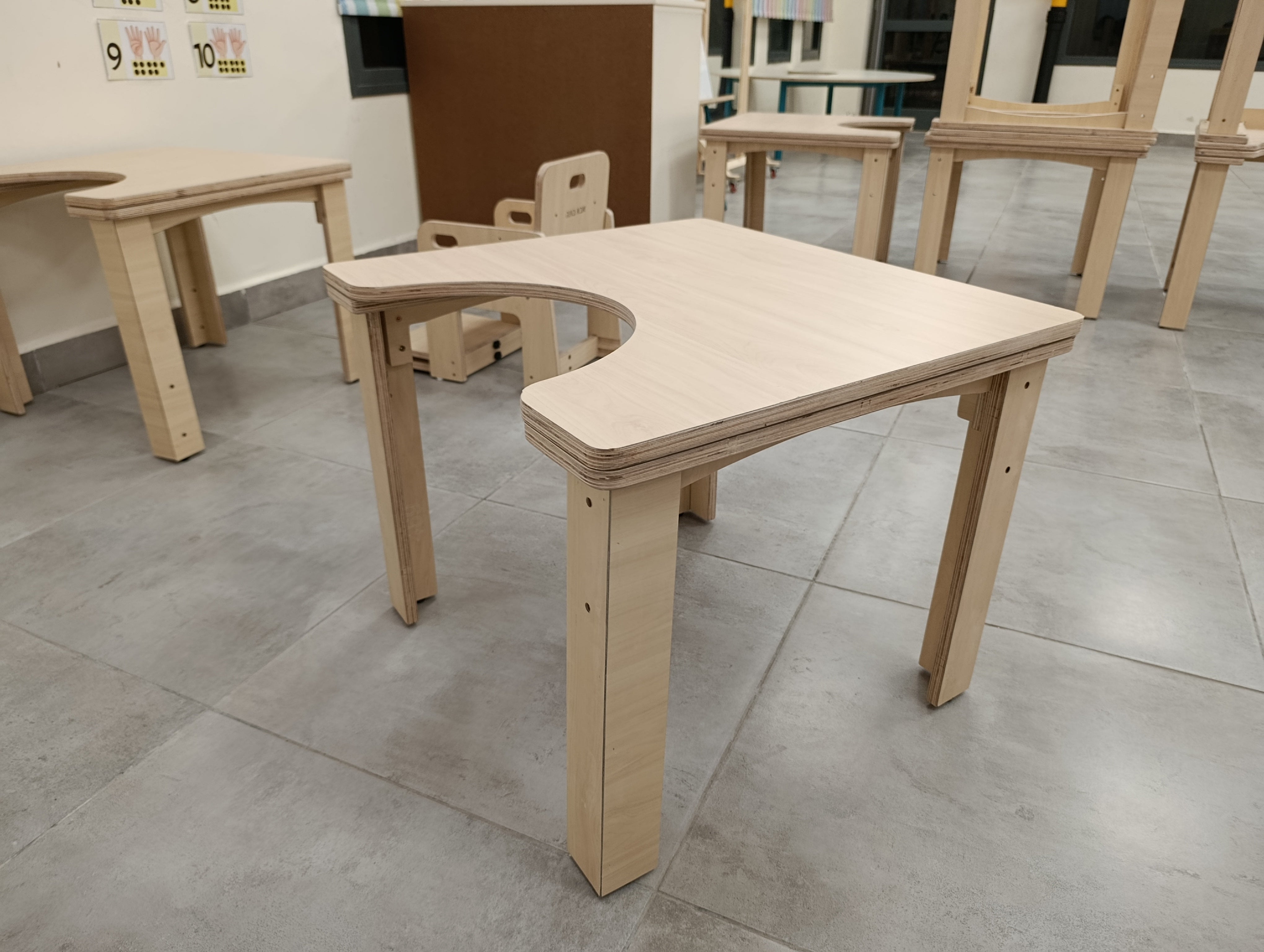 שולחן פרסה ילדים ונוער בהתאמה אישית