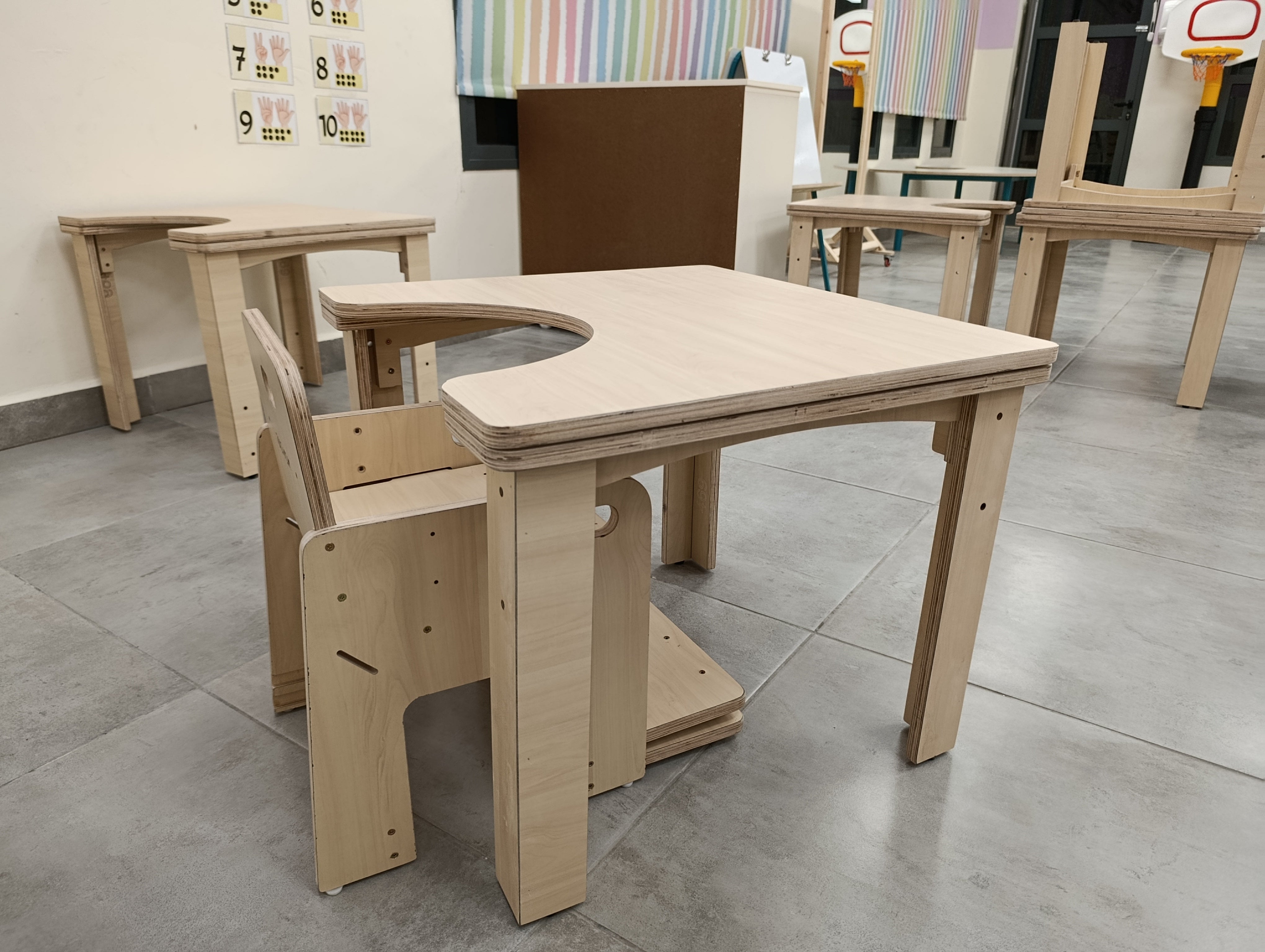 שולחן פרסה ילדים ונוער בהתאמה אישית