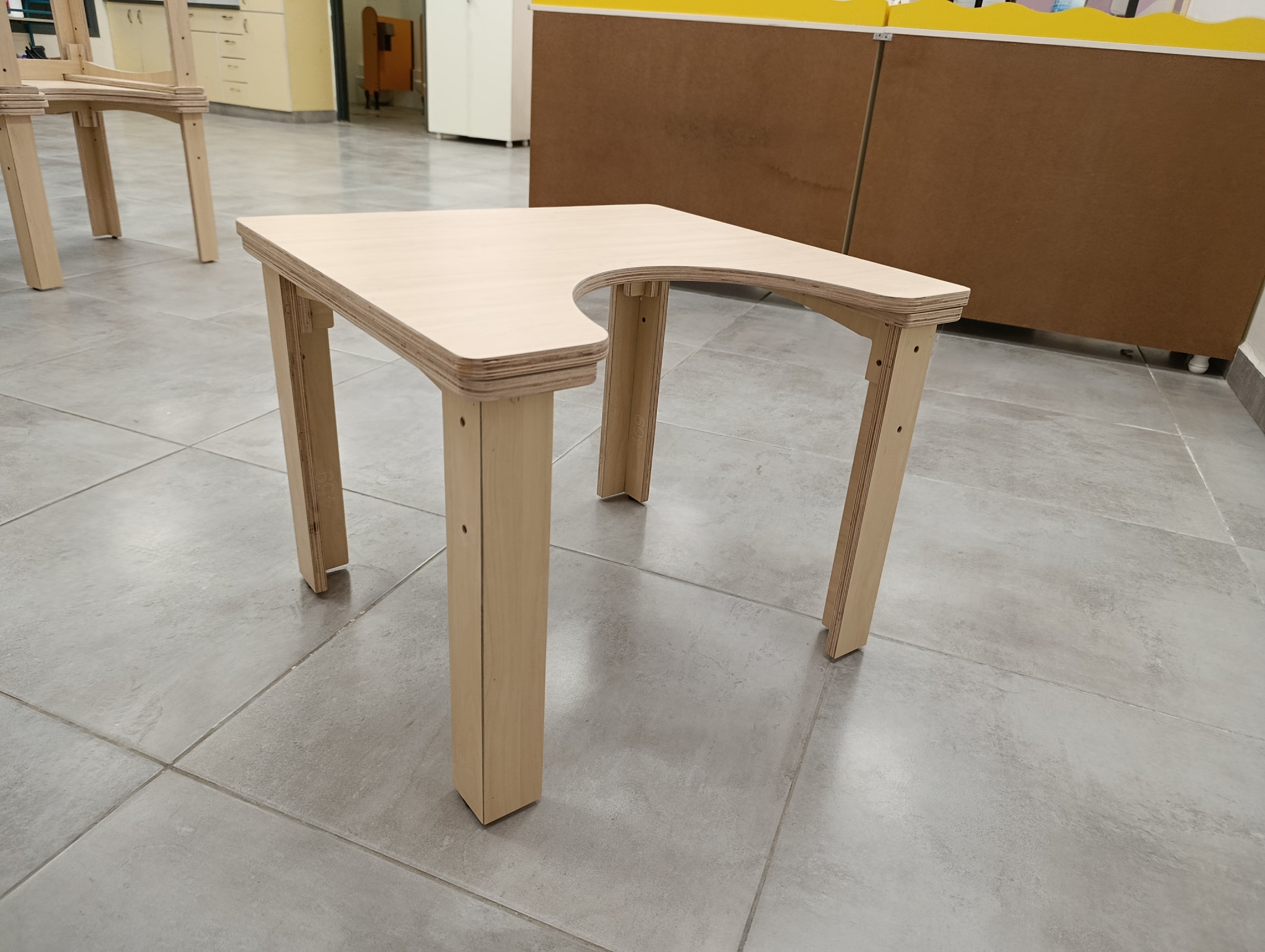 שולחן פרסה ילדים ונוער בהתאמה אישית